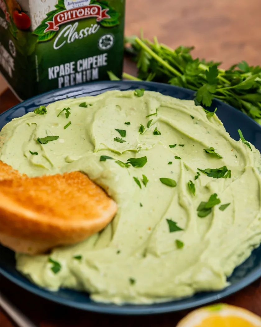 Aufstrich mit Avocado und Kuh-Weißkäse